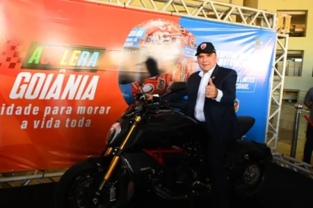 Prefeito Sandro Mabel: no clima do MotoGP (Foto: Prefeitura de Goiânia)