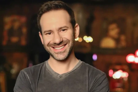 Dono do OnlyFans morre aos 43 anos; saiba quem foi Leonid Radvinsky Bilionário acumulou fortuna transformando plataforma em fenômeno global