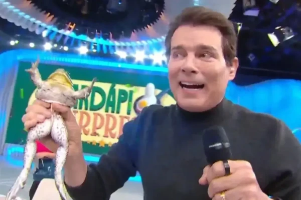 Celso Portiolli de maltratar perereca durante programa no SBT Cena ao vivo no Domingo Legal gerou revolta e críticas