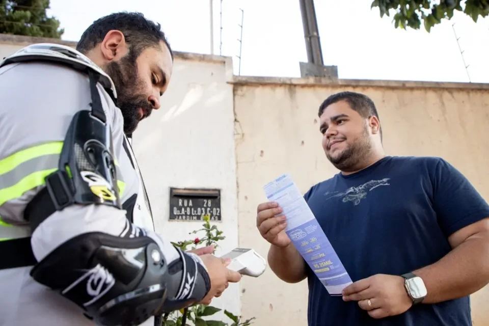 Mais de 230 mil consumidores goianos precisam atualizar os dados para manter a Tarifa Social de Energia Elétrica