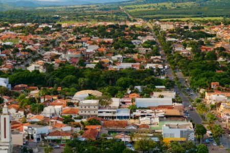 Goianésia completa 24 horas sem água após rompimento de adutora no Rio Ando Só