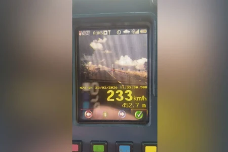 Vídeo: PRF flagra BMW a 233 km/h na BR-060, em Jataí (Foto: Divulgação)