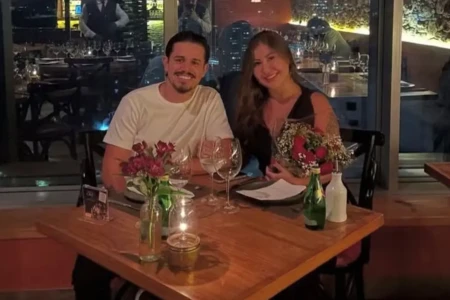 Jovem é morta a facada após pedir para ver celular de namorado em Goiânia Crime aconteceu na casa em que o casal morava