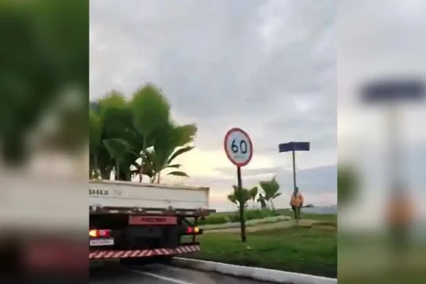 Comurg retira plantas paisagísticas da Avenida Jamel Cecílio após final do MotoGP 