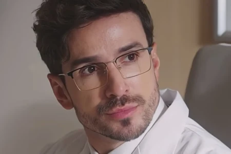 Quem é o galã Habib Caiado, que vai estrelar a novela vertical ‘Você Pertence a Mim’; veja fotos Jovem atuará ao lado de Giuseppe Oristanio