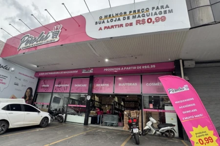 Pérolas Make De banca de feira a 19 lojas: goiana que criou maquiagem de R$10 lança distribuidora para novos empreendedores