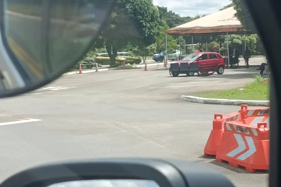 “Acidentes acontecem”, disse Delegado Waldir Detran promete mudanças após candidata perder controle e ferir pessoas durante prova em Goiânia