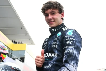 Antonelli durante atividade na Fórmula 1