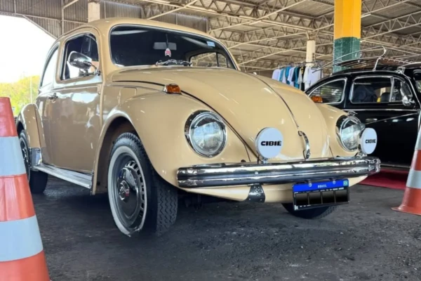 Exposição de carros e motos antigas acontece no Cepal do setor Sul, em Goiânia (Foto: Instagram)