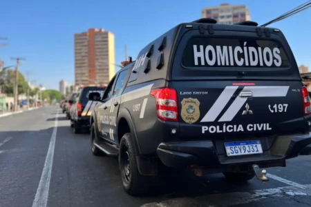 Imagem mostra viatura da PCGO