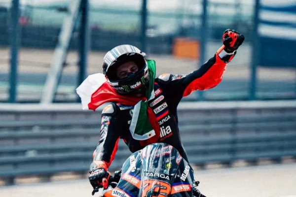 Bezzecchi reage, vence em Austin e retoma topo da MotoGP