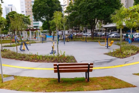 Imagem mostra praça de Goiânia