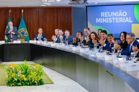 Lula diz a ministros que Flávio Bolsonaro vai entregar Brasil para Trump se for eleito (Foto: Palácio do Planalto)