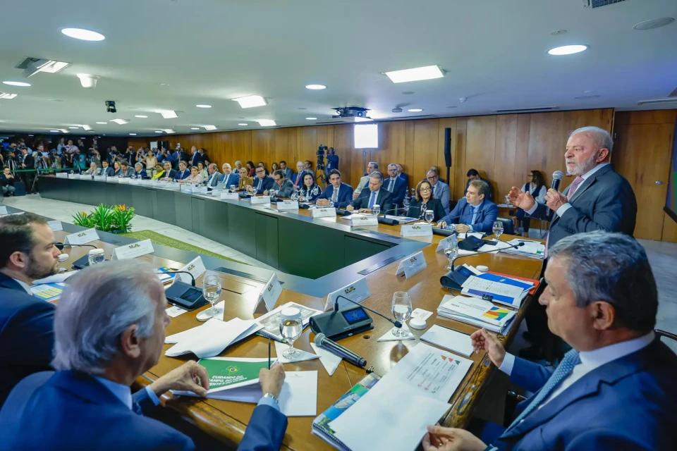 Lula diz a ministros que Flávio Bolsonaro vai entregar Brasil para Trump se for eleito 5 55179911114 a939100a34 k Lula diz a ministros que Flávio Bolsonaro vai entregar Brasil para Trump se for eleito