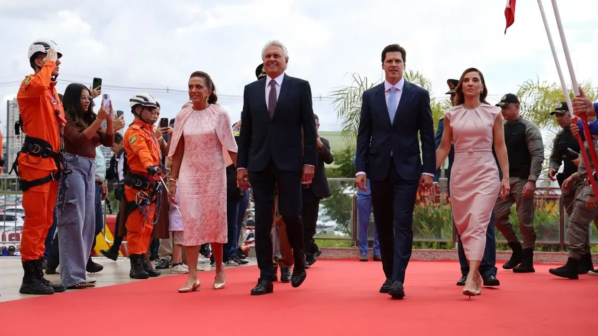 Caiado, Gracinha, Daniel e Iara na solenidade de transferência de cargo (Foto: Assembleia Legislativa)