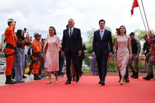Caiado, Gracinha, Daniel e Iara na solenidade de transferência de cargo (Foto: Assembleia Legislativa)