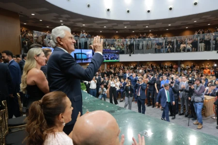 ‘Goiás me deu tudo’: Caiado se despede do governo com discurso emocionado (Foto: Assembleia Legislativa)