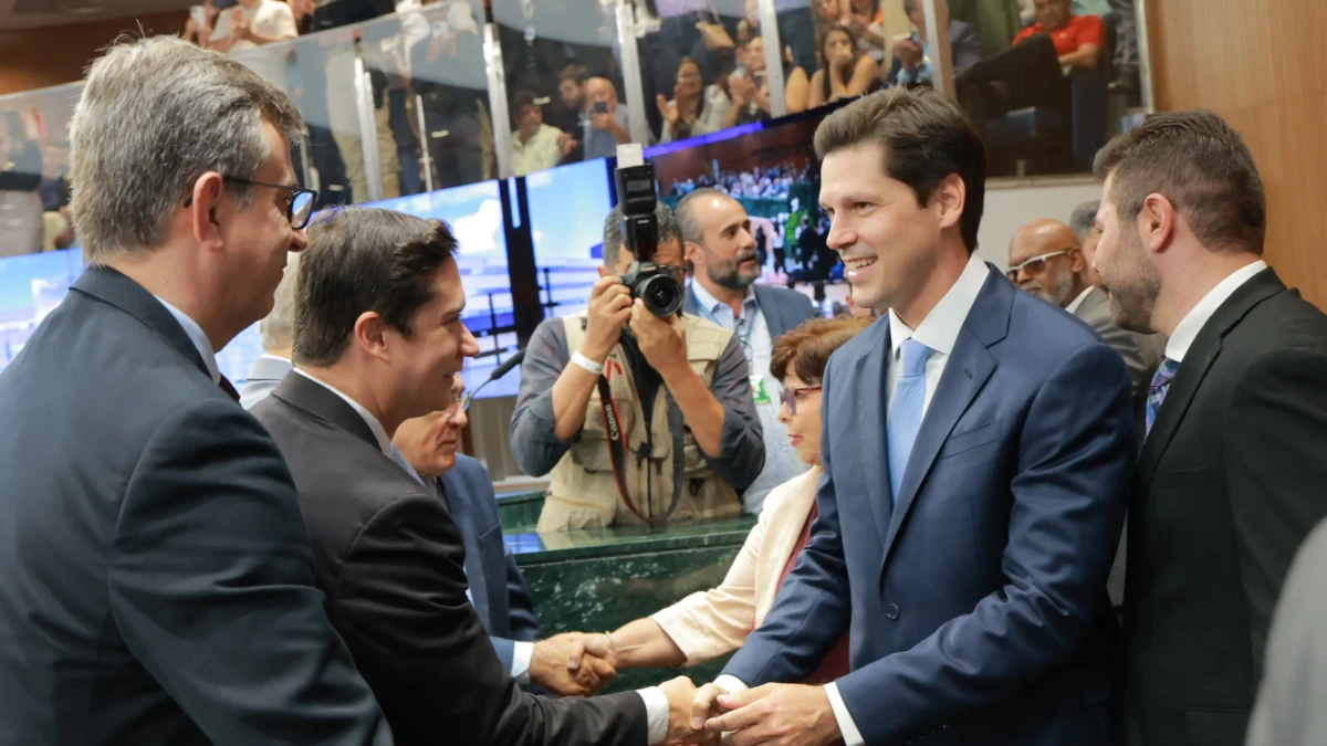 Agora governador, Daniel chora ao falar de Maguito: ‘vou honrar a memória dele’ (Foto: Assembleia Legislativa)