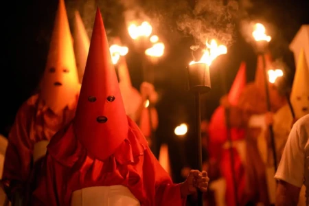 Procissão do Fogaréu começa à meia-noite desta quarta na Cidade de Goiás; confira a programação