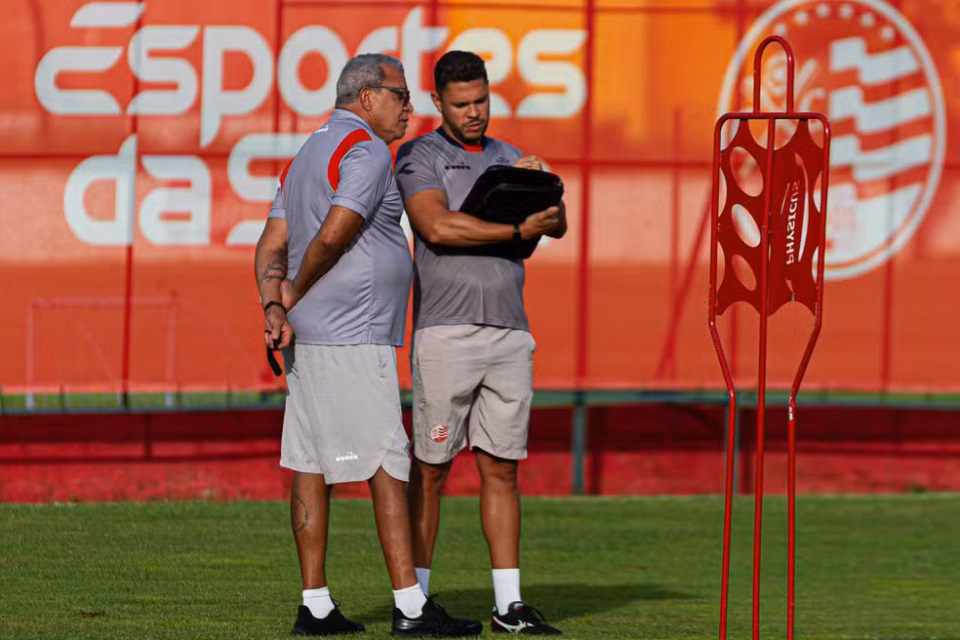 Adversário do Atlético tem dois treinadores