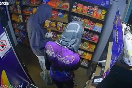 Criminosos invadem mercado e roubam produtos em Goiânia