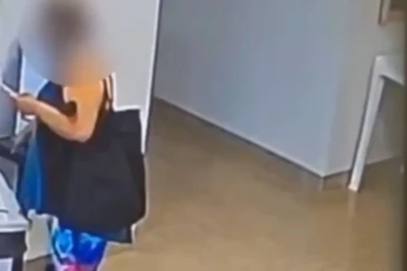 Funcionária tem celular furtado em momento de distração no Procon de Jataí (Foto: Reprodução)