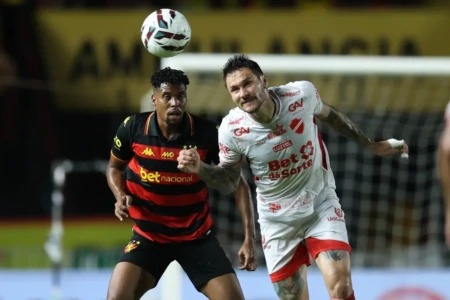 Partida entre Vila Nova e Sport na Ilha do Retiro