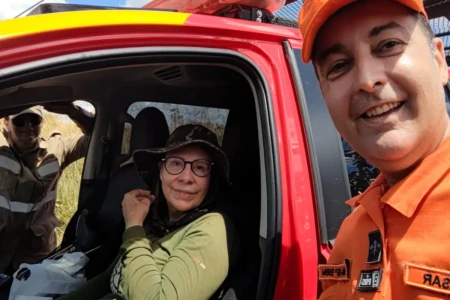 'Debilitada pelo cansaço': bombeiros mostram bióloga resgatada em parque de Goiás (Foto: Corpo de Bombeiros)