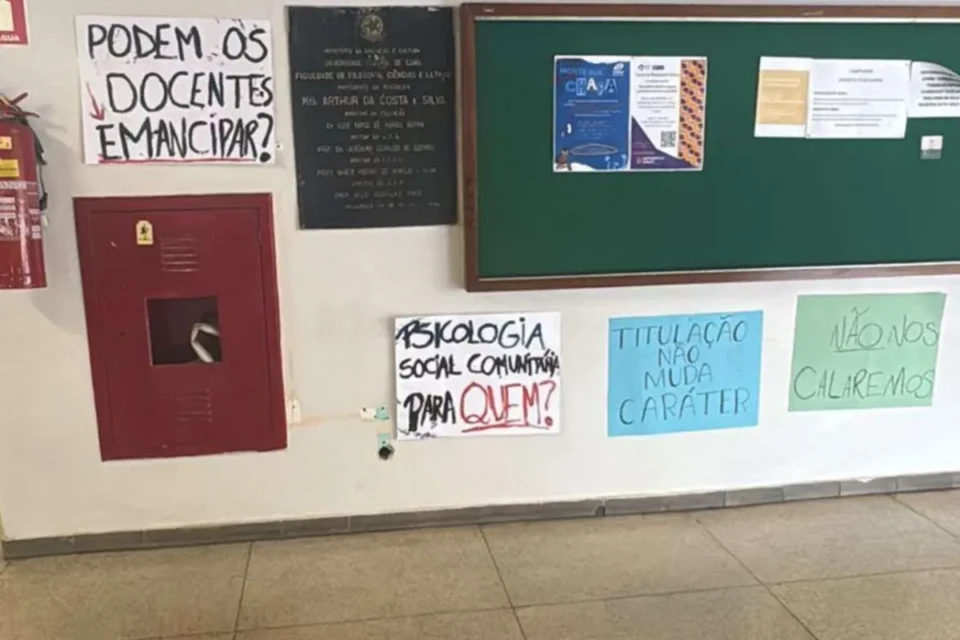 cartaz x psicologia x denuncia