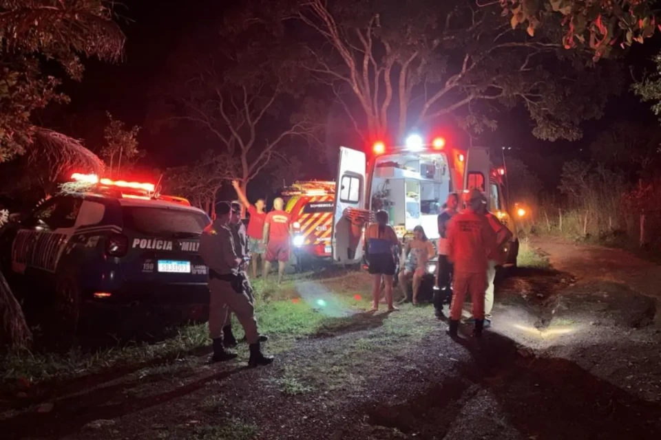 Bombeiros resgatam corpo de jovem que se afogou em Formosa (Foto: Divulgação)