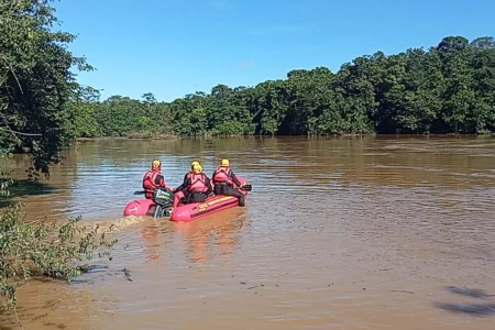 Operação mobilizou equipes terrestres, aéreas e mergulhadores Bombeiros localizam corpo após 15 dias de buscas em rio de Santa Cruz de Goiás