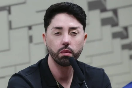 Rico Melquiades se filia ao PSDB para ser candidato e promete cirurgia plástica gratuita Ex-Fazenda vaga para deputado federal em Alagoas