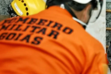 Imagem ilustrativa de bombeiros em atividade - (Foto: reprodução)