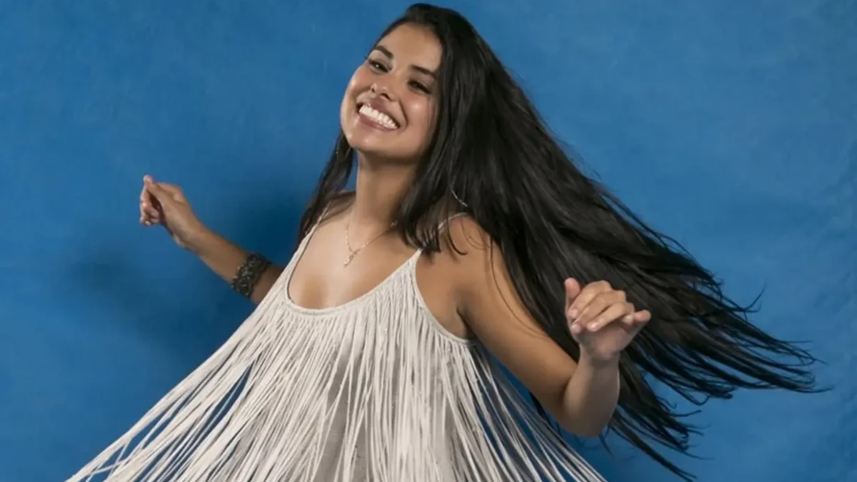 Ana Paula Renault Munik Nunes Goiana campeã do BBB 16 posta foto com vestido da final e web alfineta: "venceu porque a favorita foi expulsa"