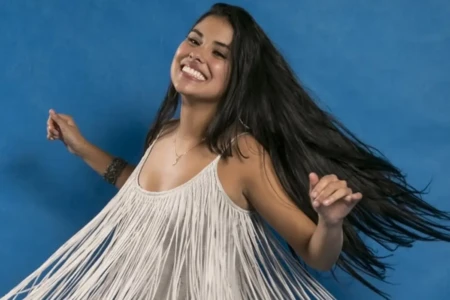 Ana Paula Renault Munik Nunes Goiana campeã do BBB 16 posta foto com vestido da final e web alfineta: "venceu porque a favorita foi expulsa"