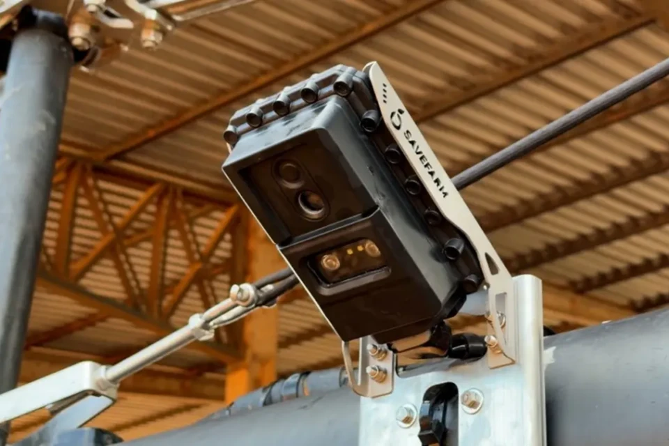 SaveFarm apresenta uma "tecnologia avançada de pulverização seletiva que integra sensores inteligentes à barra de pulverizadores agrícolas"