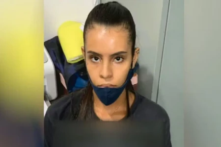 Garota que ateou fogo na colega de escola vai a júri em Goiânia (Foto: Reprodução)