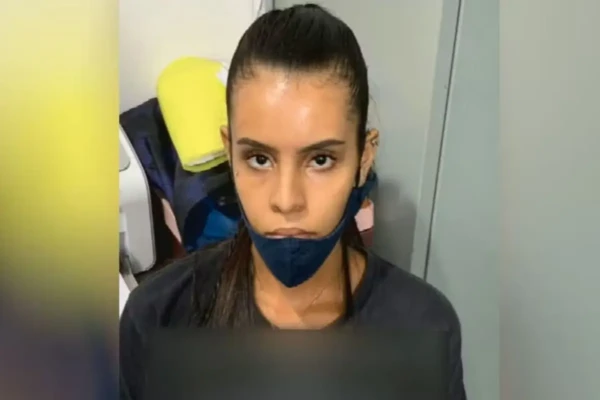 Garota que ateou fogo na colega de escola vai a júri em Goiânia (Foto: Reprodução)