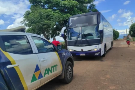 ANTT fiscalizando ônibus - (Foto: reprodução/ANTT)
