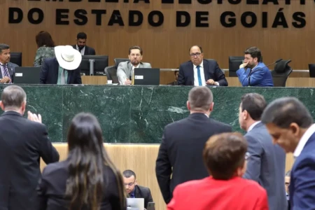 Imagem mostra plenário da Alego