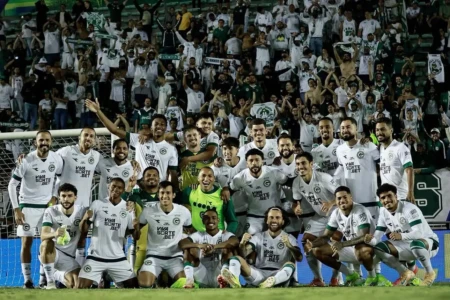 Goiás vive grande fase, chega a 20 jogos sem derrota e entra para a história