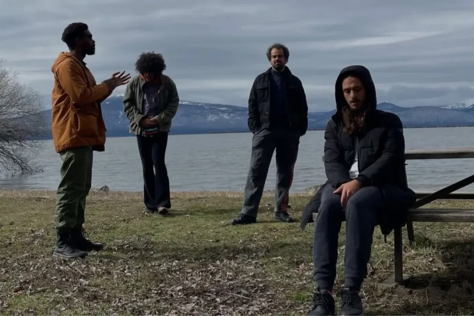 Boogarins celebra 10 anos de ‘Manual’ com show de marca lançamento de associação cultural em Goiânia (Foto: Instagram)