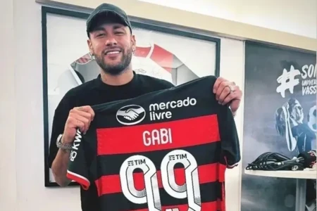 Neymar com a camisa do Flamengo