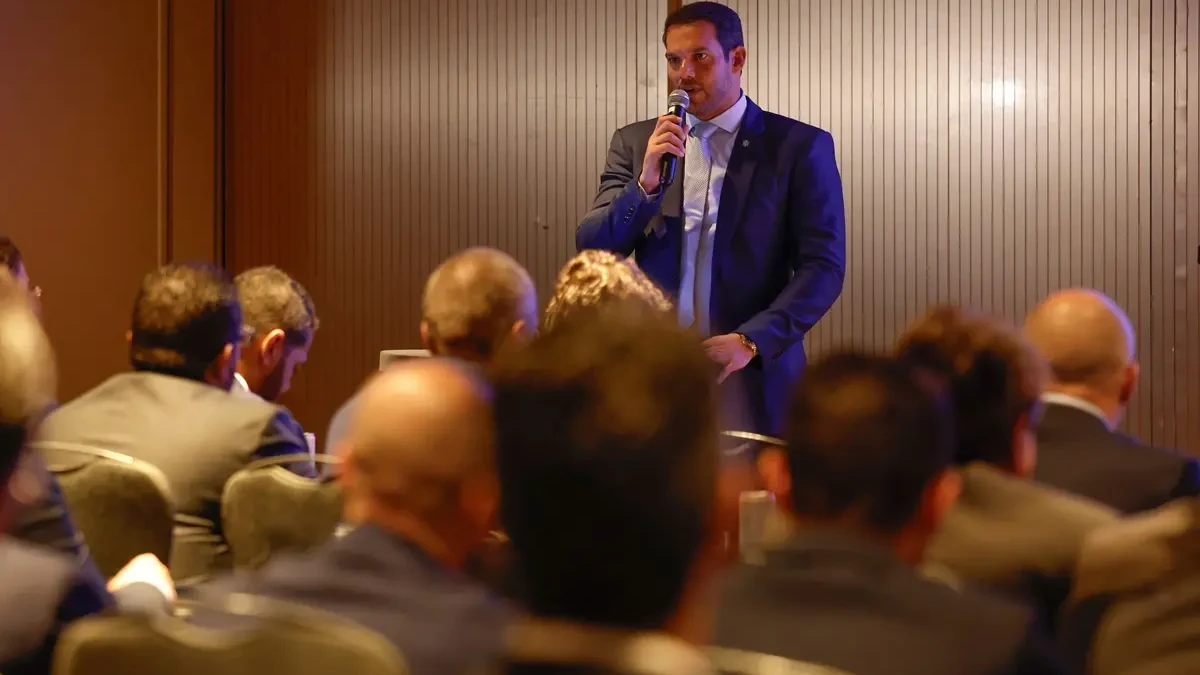 Samir Xaud, presidente da CBF durante reunião com clubes brasileiros