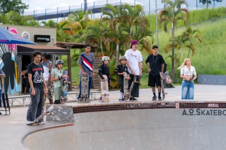 Evento reúne skate, música e ações sociais em parque de Goiânia