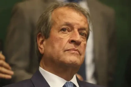 Imagem mostra presidente do PL, Valdemar Costa Neto