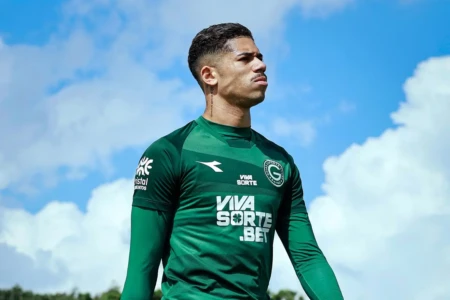 Diego Caito em treino pelo Goiás