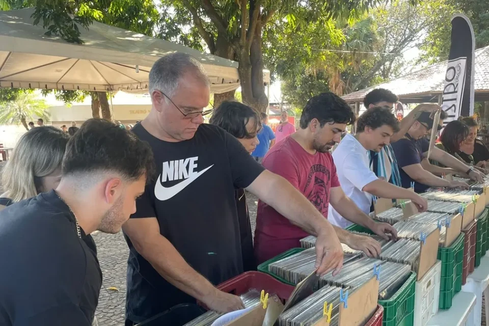 De R$ 20 a R$ 2 mil: Vinillândia oferece discos raros e clássicos para colecionadores