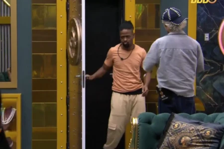 Leandro Boneco retorna ao BBB 26 após atendimento médico (Foto: Reprodução)