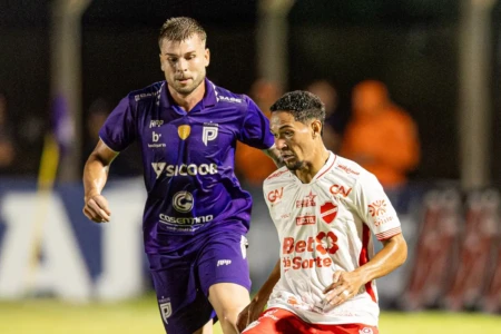 Jogadores do Vila Nova comemora gol contra o Primavera. Foto: Jonathan Domingos